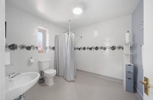 Liverpool House | 4BR, Spacious, One level, Accessible, home