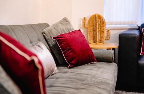 Roath House | 5 Bed 2 Bath - Cardiff Central Getaway - Free Parking