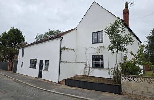 Stainforth House | 5 Bed Cottage | Free Parking