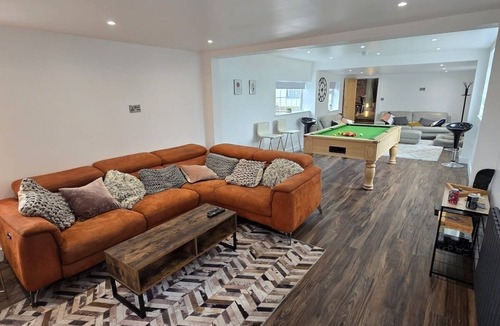 Stainforth House | 5 Bed Cottage | Free Parking