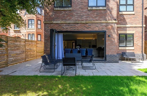 Didsbury House | 5 Bed Didsbury Home | Garden | Free Parking