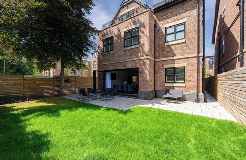 Didsbury House | 5 Bed Didsbury Home | Garden | Free Parking
