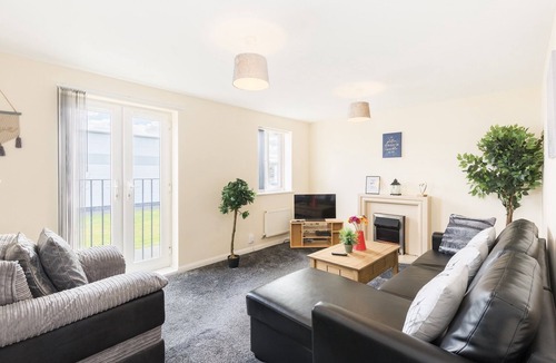 Wolverhampton House | 5 bed house with free parking in quiet location