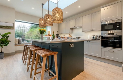 Corfe Castle Village Cottage | 5 Bed in Corfe Castle (oc-r30456)