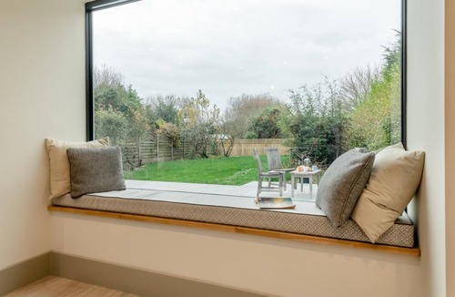 Corfe Castle Village Cottage | 5 Bed in Corfe Castle (oc-r30456)