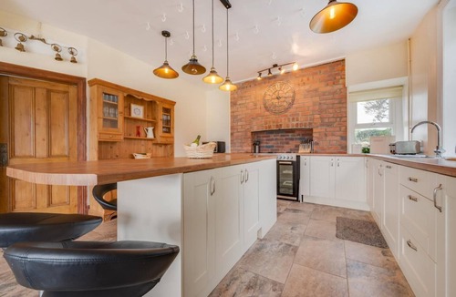 Llangadog Cottage | 5 Bed in Llandovery (oc-bow323)