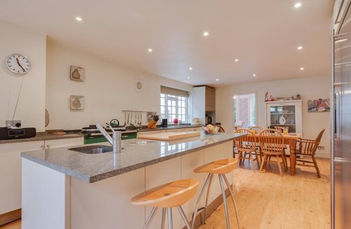 Thurlton Cottage | 5 Bed in Thurlton (oc-oldre)