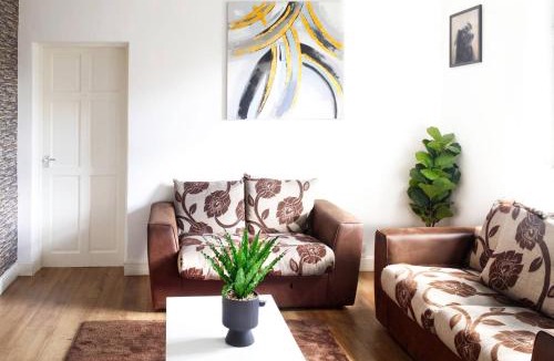 Wolverhampton House | 5-Bedroom 11 Sleeps-Fast WiFi, Free parking, Netflix