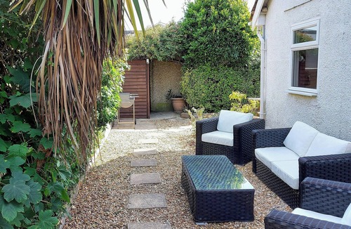 Middleton-on-Sea Cottage | 5 bedroom accommodation in Elmer, near Bognor Regis