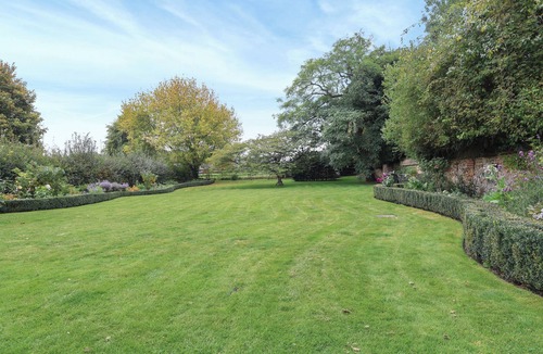 Lambourn Cottage | 5 bedroom accommodation in Hungerford
