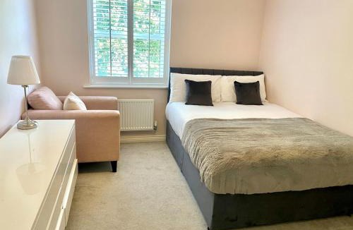 Bletchley Apartment | 5 Bedroom Detached House in Milton Keynes