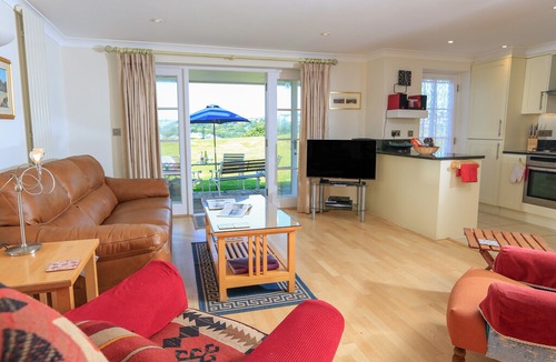 Thurlestone Cottage | 5 Thurlestone Beach, THURLESTONE