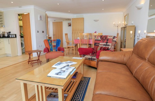 Thurlestone Cottage | 5 Thurlestone Beach, THURLESTONE