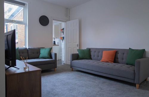 Wolverhampton House | 5BR House | Free Parking | Fast Wi-Fi | Sleeps 10