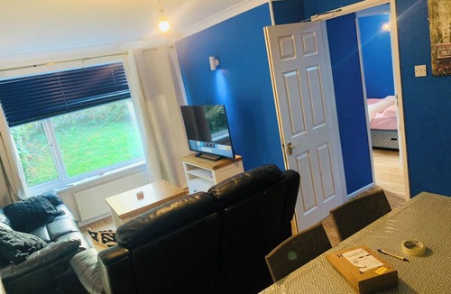 Reading House | 6-bed House-reading-sleeps12-towncentre