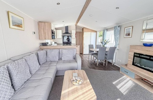 Corton House | 6 berth caravan with stunning sea views and decking to relax on, ref 32048AZ
