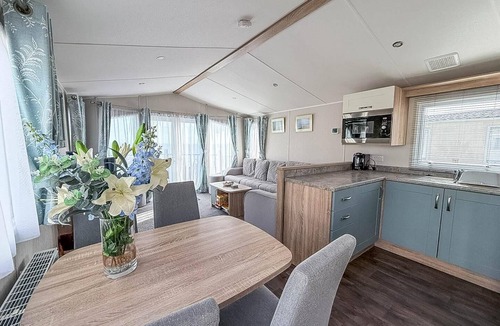 Corton House | 6 berth caravan with stunning sea views and decking to relax on, ref 32048AZ