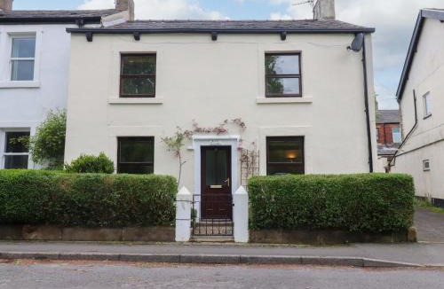 Clayton le Dale House | 6 Hazel Moor