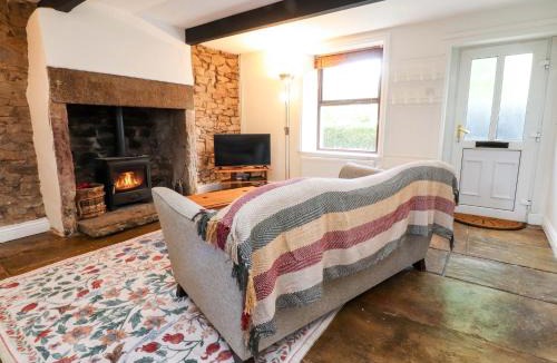 Clayton le Dale House | 6 Hazel Moor