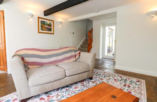 Clayton le Dale House | 6 Hazel Moor