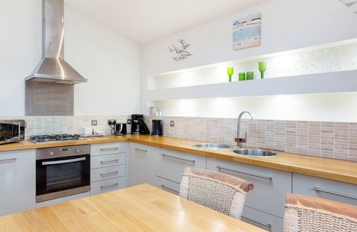 Looe Cottage | 6 LAKE VIEW, pet friendly, luxury holiday cottage in Lanreath
