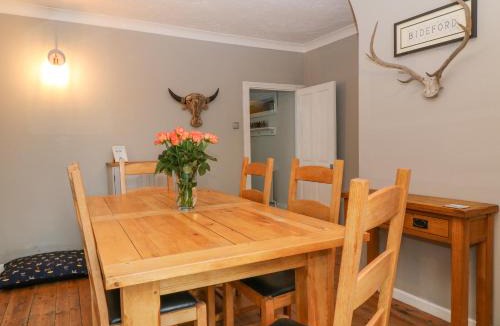 Littleham House | 6 Milton Place