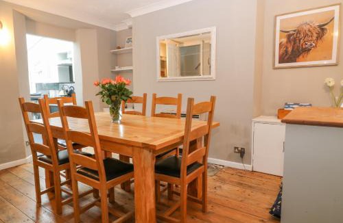 Littleham House | 6 Milton Place