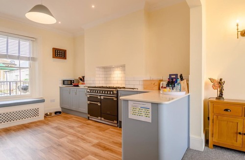 Lowestoft Cottage | 7 Bed in Lowestoft (oc-k27902)
