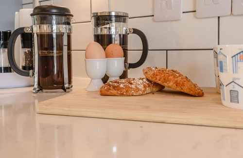 Lowestoft Cottage | 7 Bed in Lowestoft (oc-k27902)