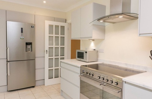 Thurlestone House | 7 OLD RECTORY GARDENS, pet friendly, with a garden in Thurlestone