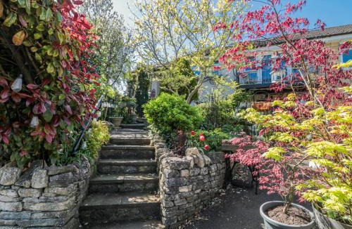 Ozleworth House | 7 The Cedars