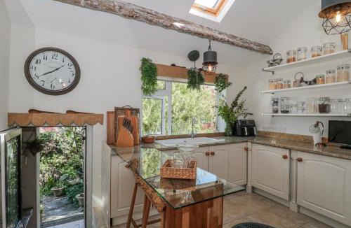 Ozleworth House | 7 The Cedars