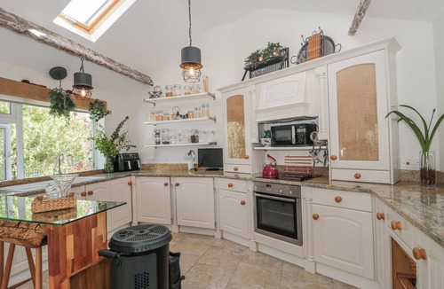 Ozleworth Cottage | 7 THE CEDARS, pet friendly, with a garden in Wotton-Under-Edge