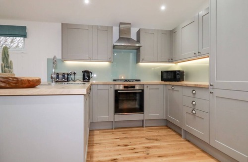 Looe Cabin | 7 Valley View, Open-plan, WiFi