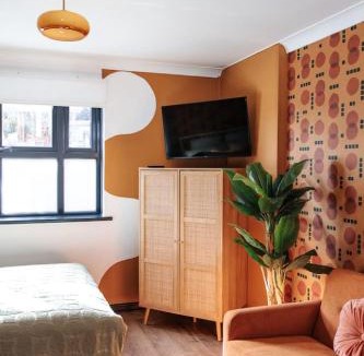 Penarth House | 70s Hideaway Guest Studio for 2 I Private I Self Contained I Near Cardiff