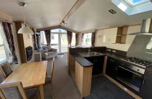 Chapel Saint Leonards House | 8 Berth caravan Skegness Golden Palm resort