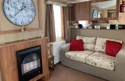 Hunstanton House | 8 berth caravan with decking at Manor Park in Hunstanton ref 23065W