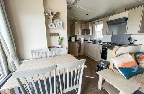 Barmston House | 8 berth caravan with decking and full seaviews! Ref 62021A