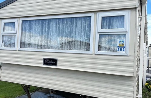 Leysdown-on-Sea House | 8 Berth Caravan With Side Decking At Harts Holiday Park In Kent Ref 74283Fv