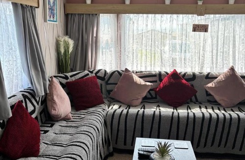 Leysdown-on-Sea House | 8 Berth Caravan With Side Decking At Harts Holiday Park In Kent Ref 74283Fv
