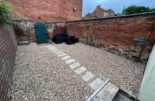 Coventry Apartment | 8DSC - Home in West Midlands 4 Bedrooms