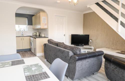 Corton House | 91 Waterside Park