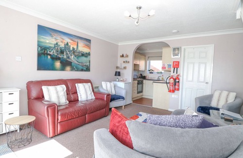Corton Cottage | 98 Waterside Park