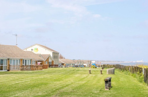 Corton Cottage | 98 Waterside Park