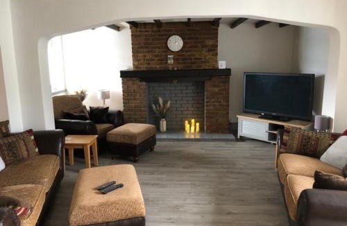 Staines House | A Bright and Spacious Gem