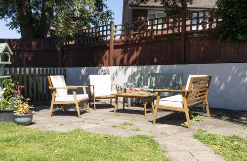 Saint Clears House | A convenient 2 bed annexe - dog friendly with parking