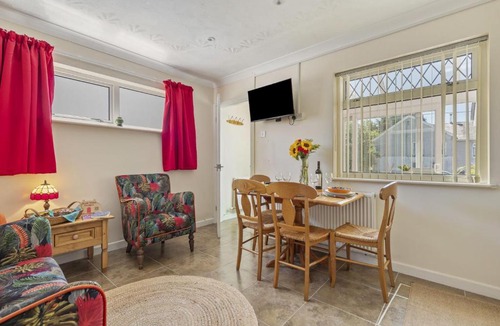 Saint Clears House | A convenient 2 bed annexe - dog friendly with parking