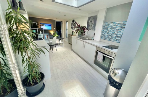 Bournemouth Apartment | A Hidden Gem With Private Hot Tub and Garden