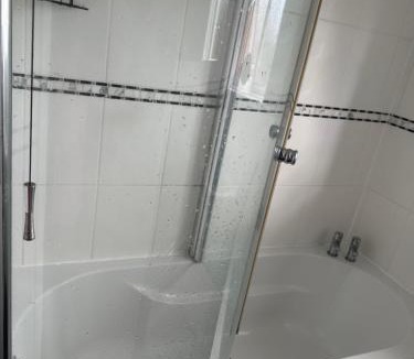 Netley Bed & Breakfast | A private room in Netley