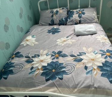 Netley Bed & Breakfast | A private room in Netley